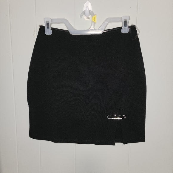 NWT Dolls Kill Sexy Classy Black Skirt , With Blinged Put Safety Pin 🧷 - Picture 2 of 9